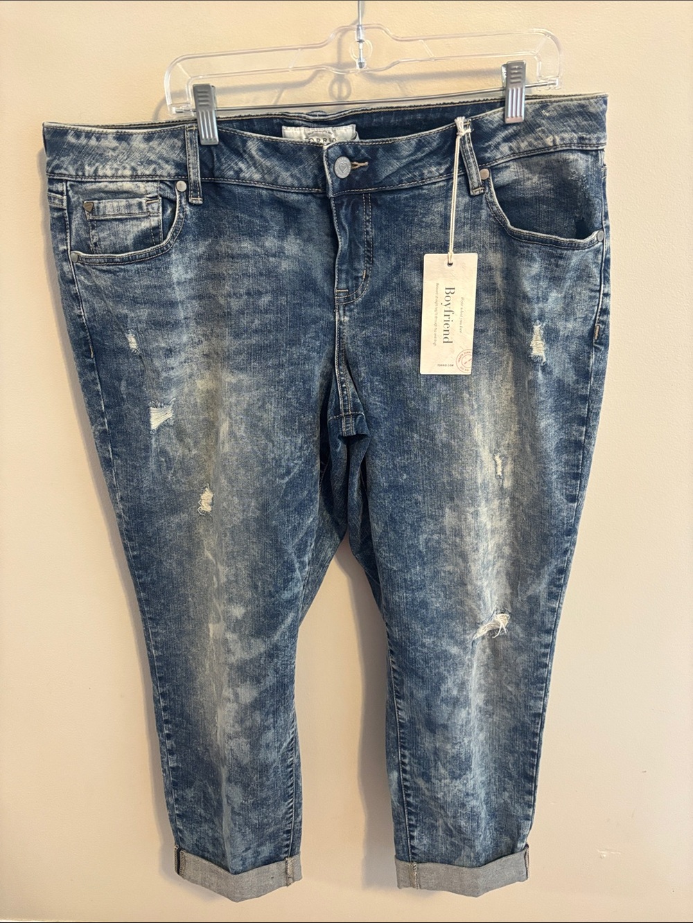 NEW Torrid Boyfriend Jeans Size 18 Plus  Mid Rise Distressed Acid Wash Blue